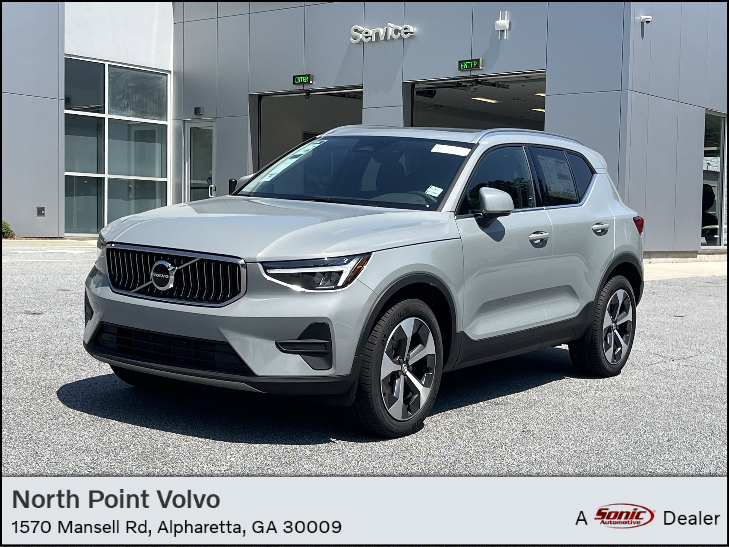 2025 Volvo XC40 B5 Core Bright Theme