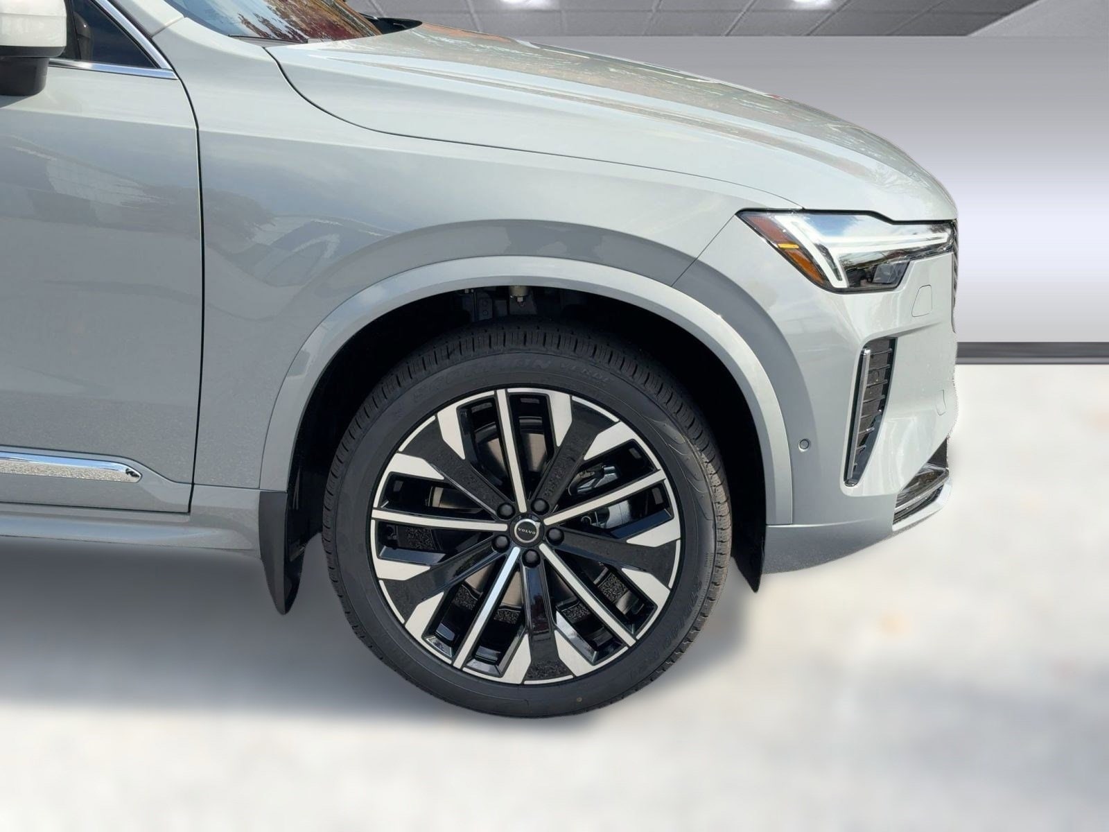 2026 Volvo XC90 Plus - Photo 12