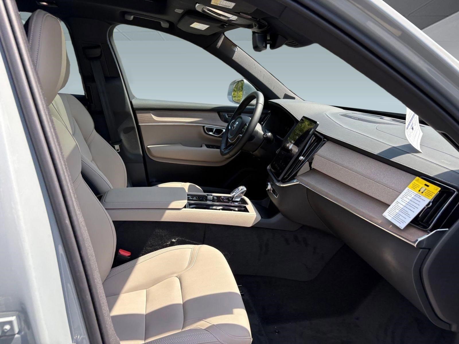 2026 Volvo XC90 Plus - Photo 27