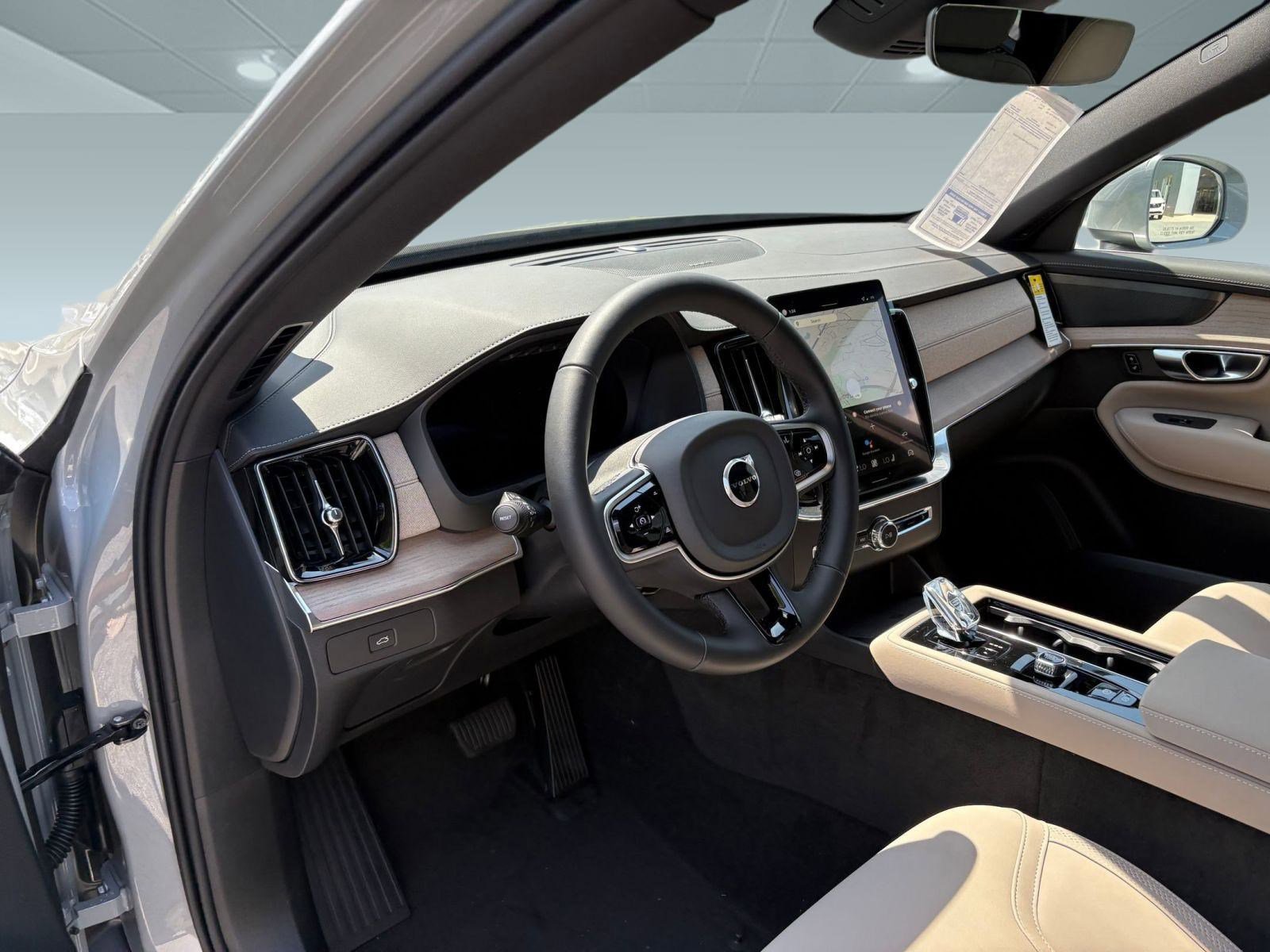 2026 Volvo XC90 Plus photo 4