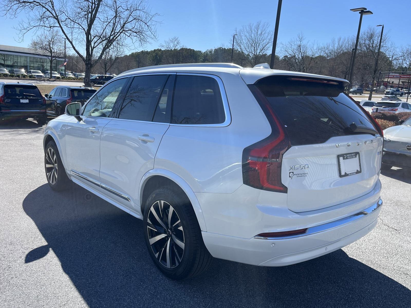 2025 Volvo XC90 Core photo 4