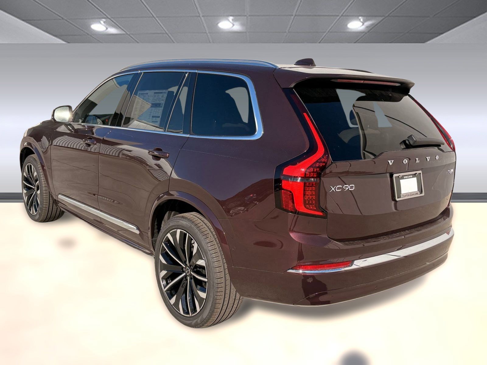 2026 Volvo XC90 T8 Plus photo 3