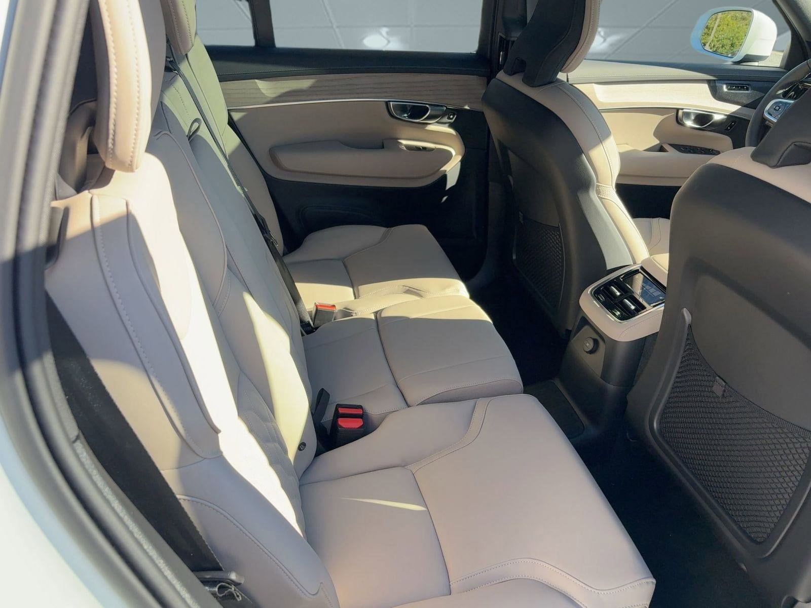 2026 Volvo XC90 Plus - Photo 29