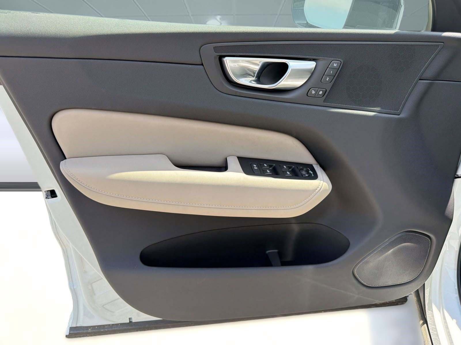 2026 Volvo XC60 Plus - Photo 21