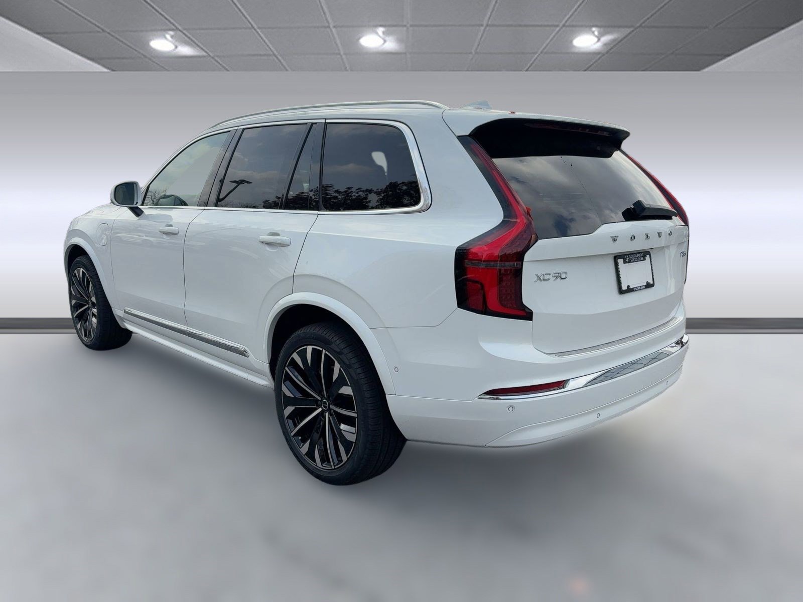 2026 Volvo XC90 T8 AWD Plus photo 3