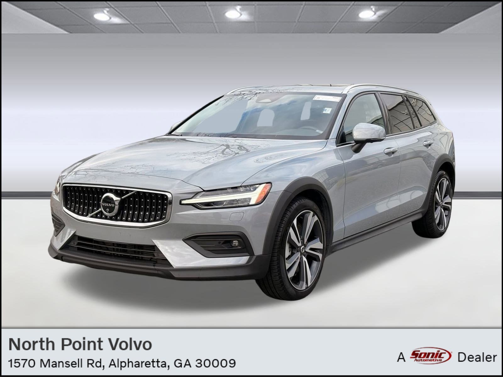 2025 Volvo V60 Cross Country Plus's photo