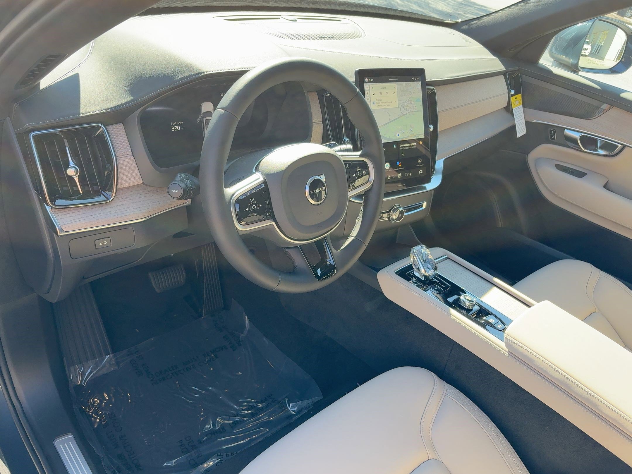 2026 Volvo XC90 Plus AWD photo 4