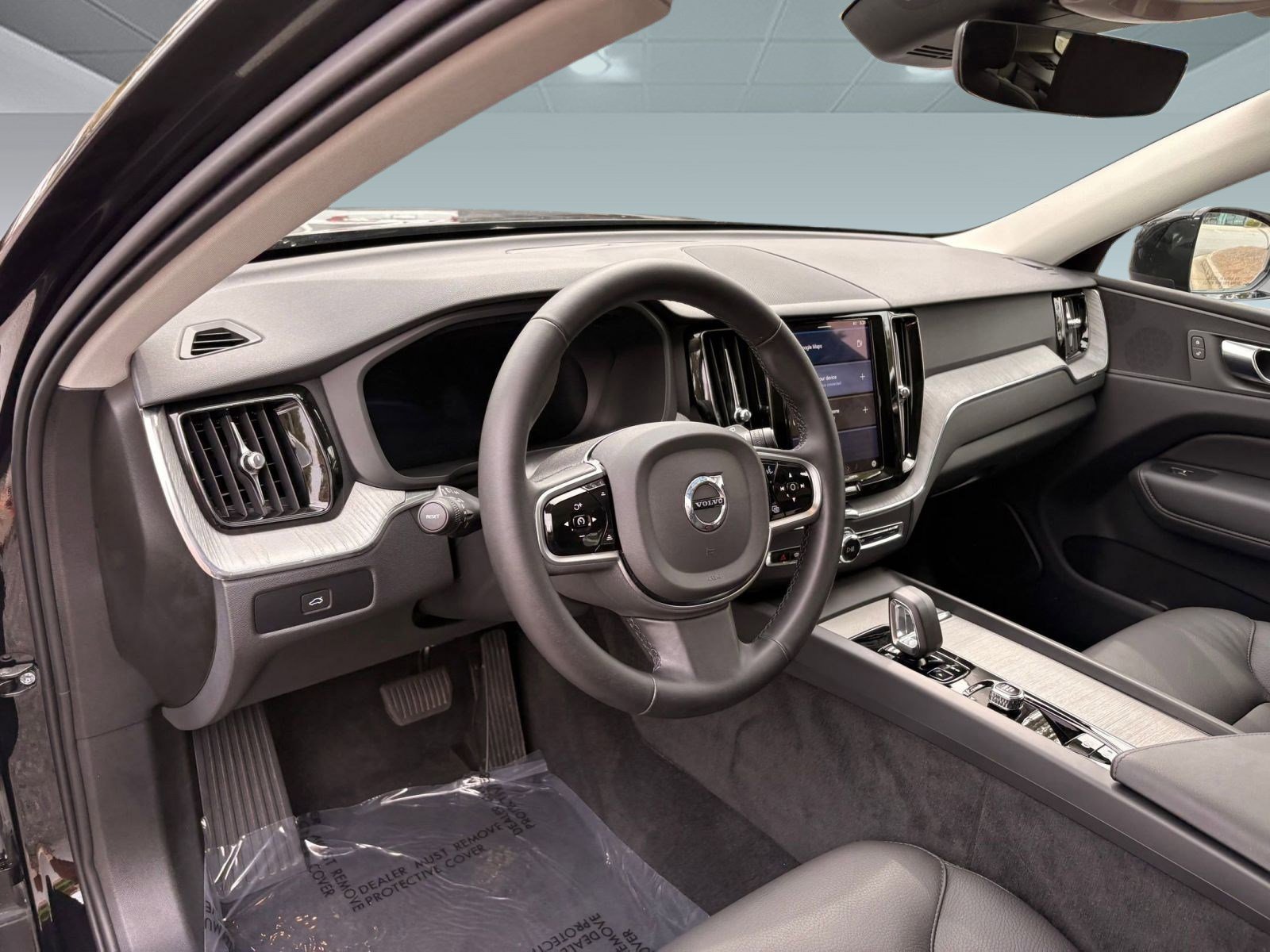 2025 Volvo XC60 B5 Plus photo 4