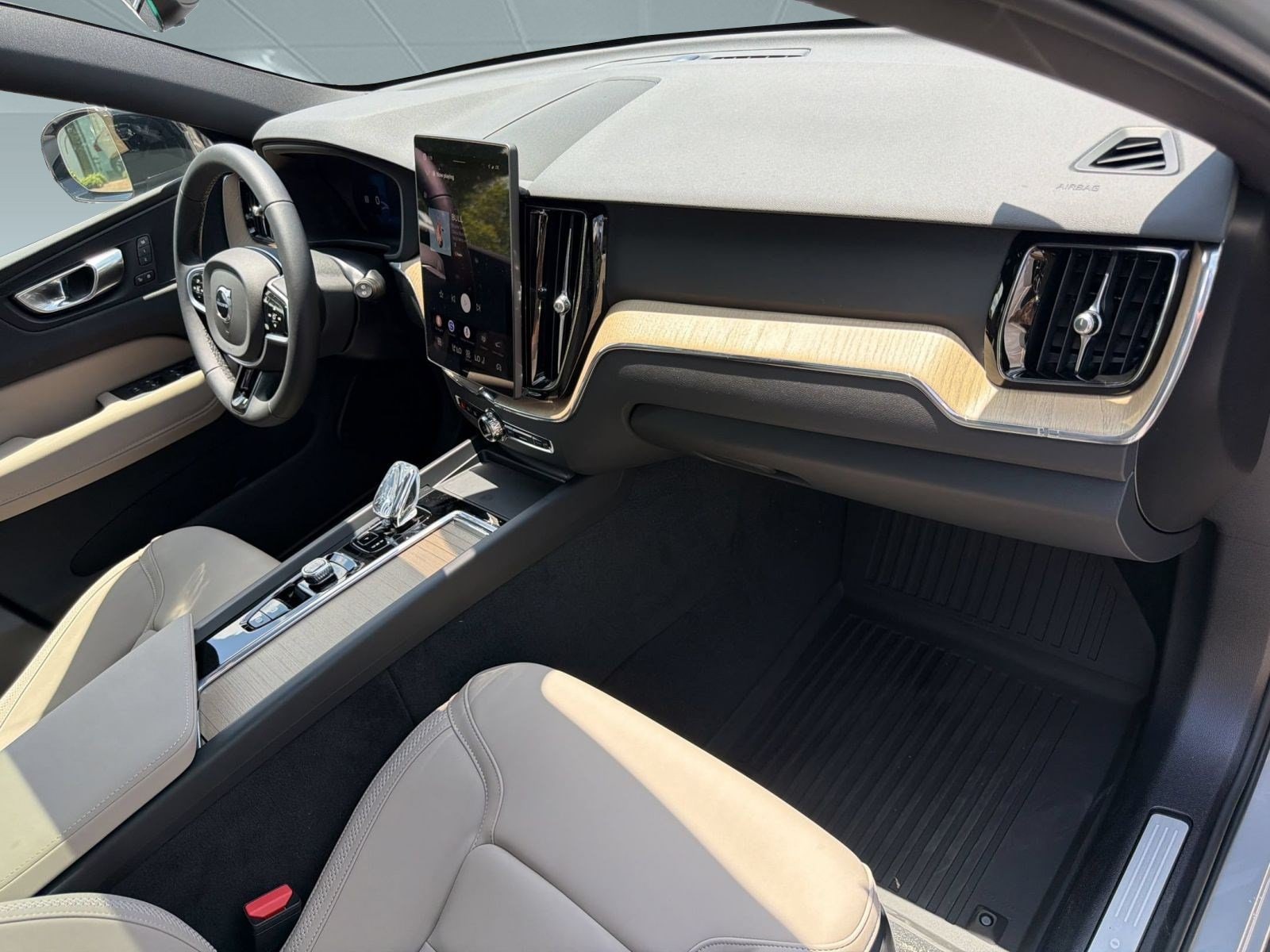 2026 Volvo XC60 Plus - Photo 31