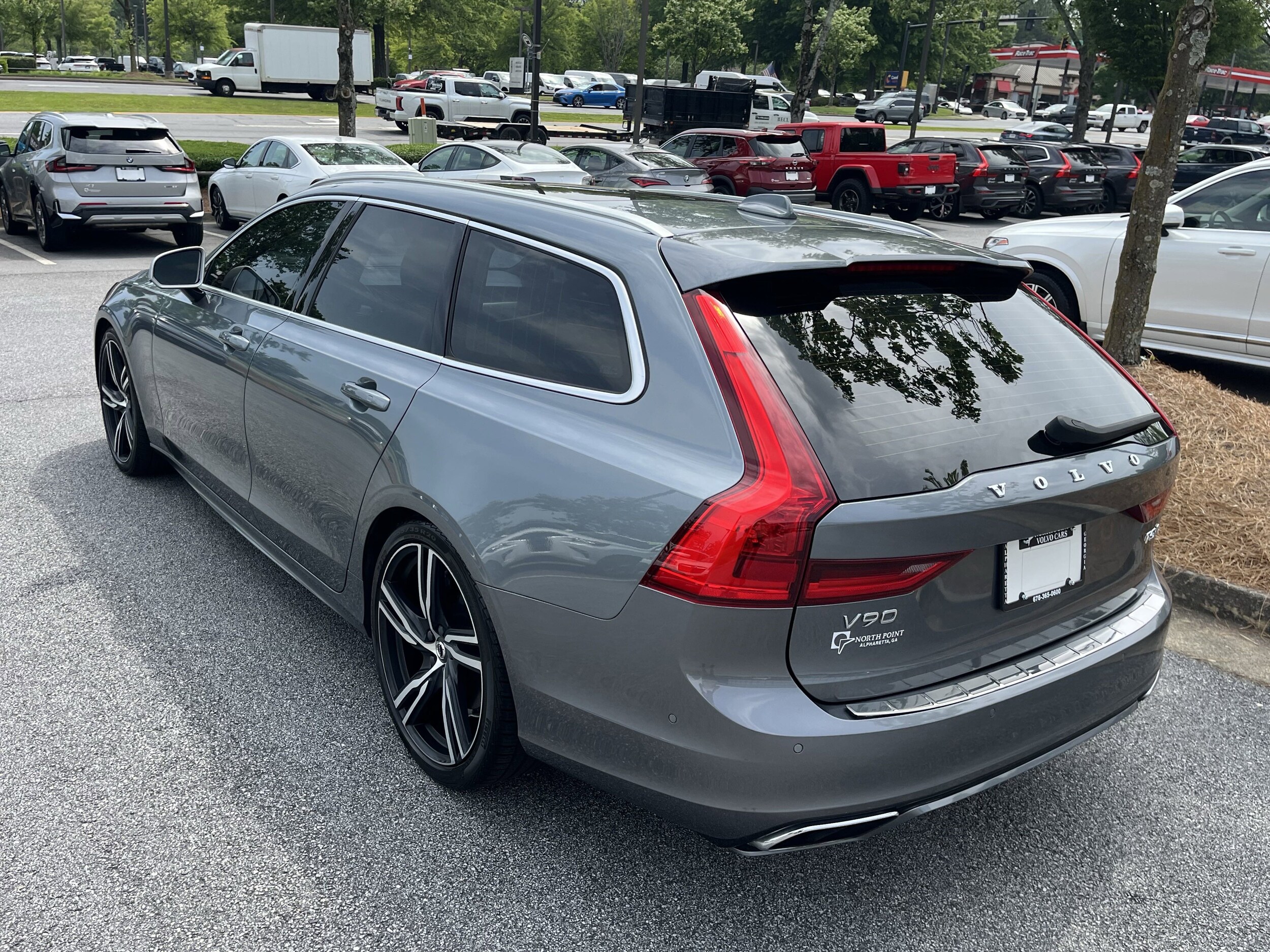 2019 Volvo V90 T5 R-Design photo 4