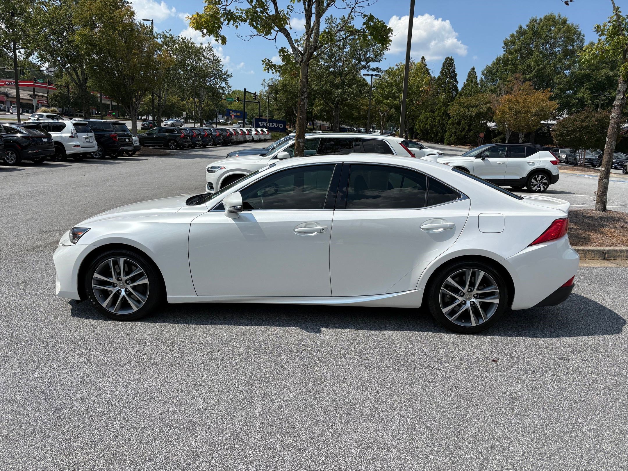 2020 Lexus IS 300 photo 2