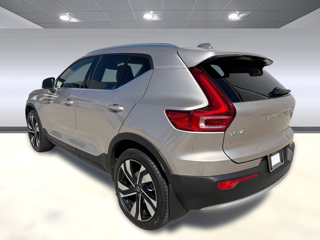 Certified 2024 Volvo XC40 Plus Bright Theme B5 AWD Plus Bright Theme