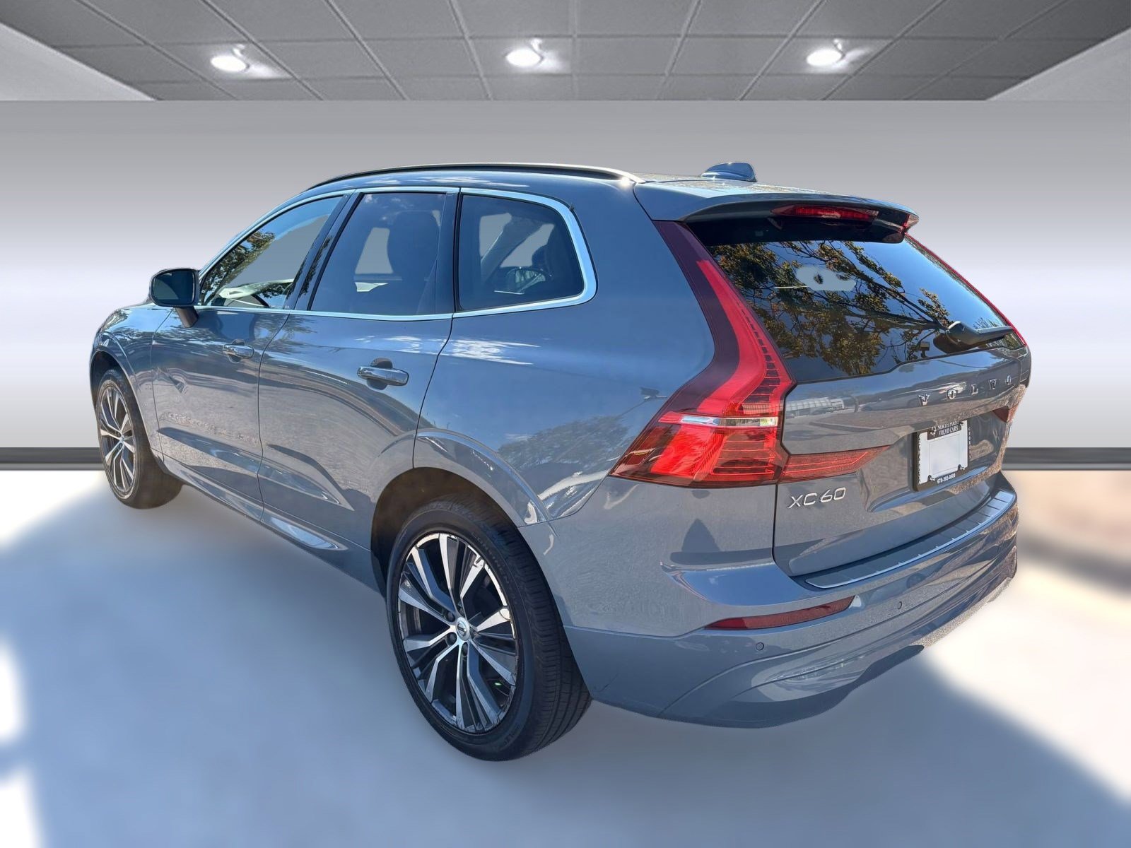 2022 Volvo XC60 B5 Momentum photo 3