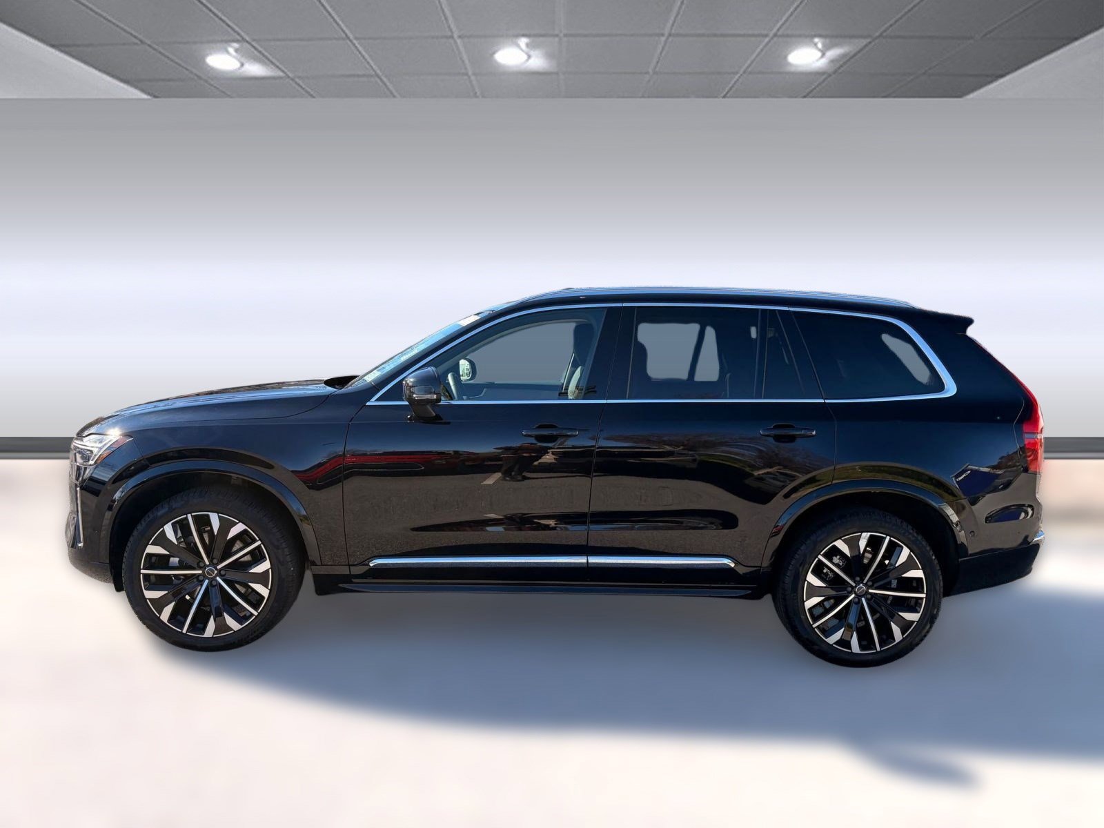 2025 Volvo XC90 B5 AWD Plus photo 2