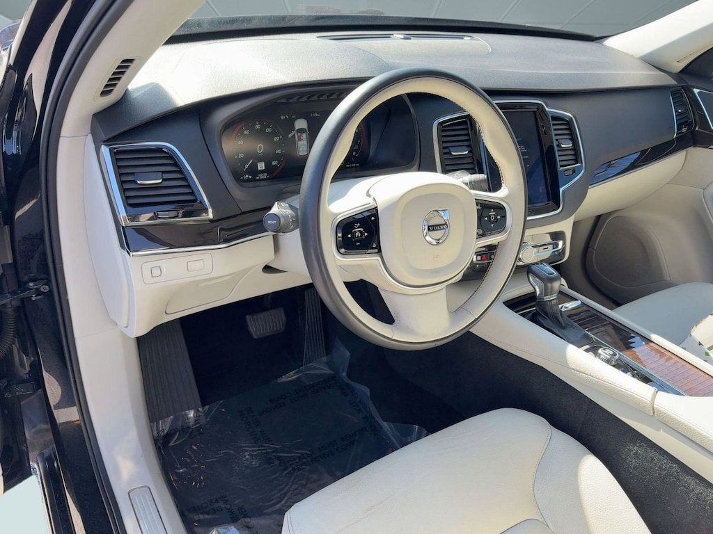 Used 2018 Volvo XC90 T5 Momentum 7 Passenger T5 FWD 7-Passenger Momentum