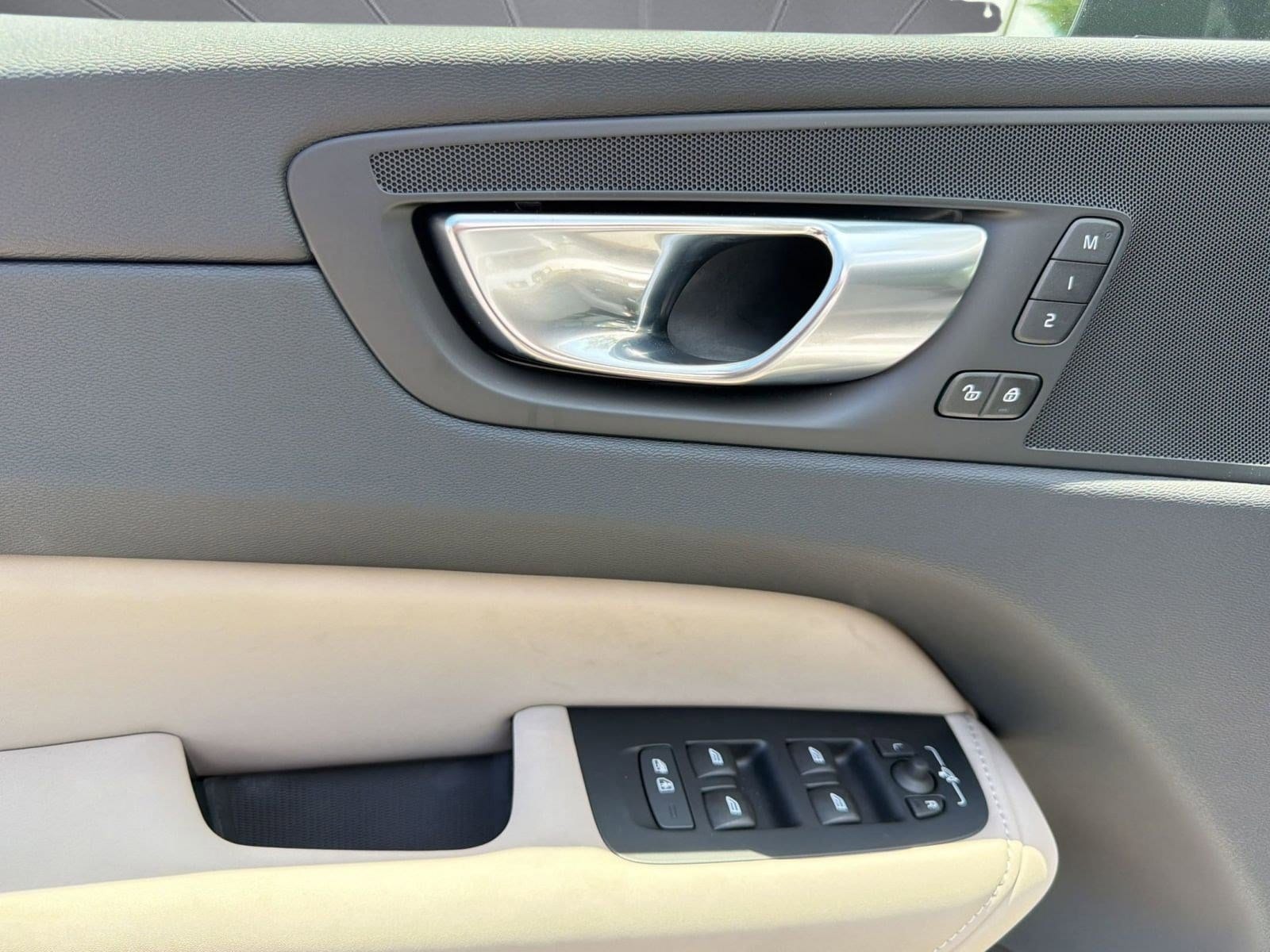 2026 Volvo XC60 Plus - Photo 13