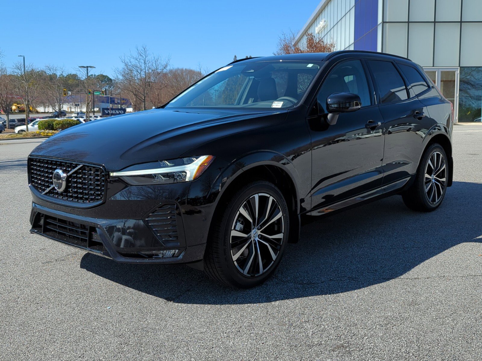 2025 Volvo XC60 B5 Plus photo 3