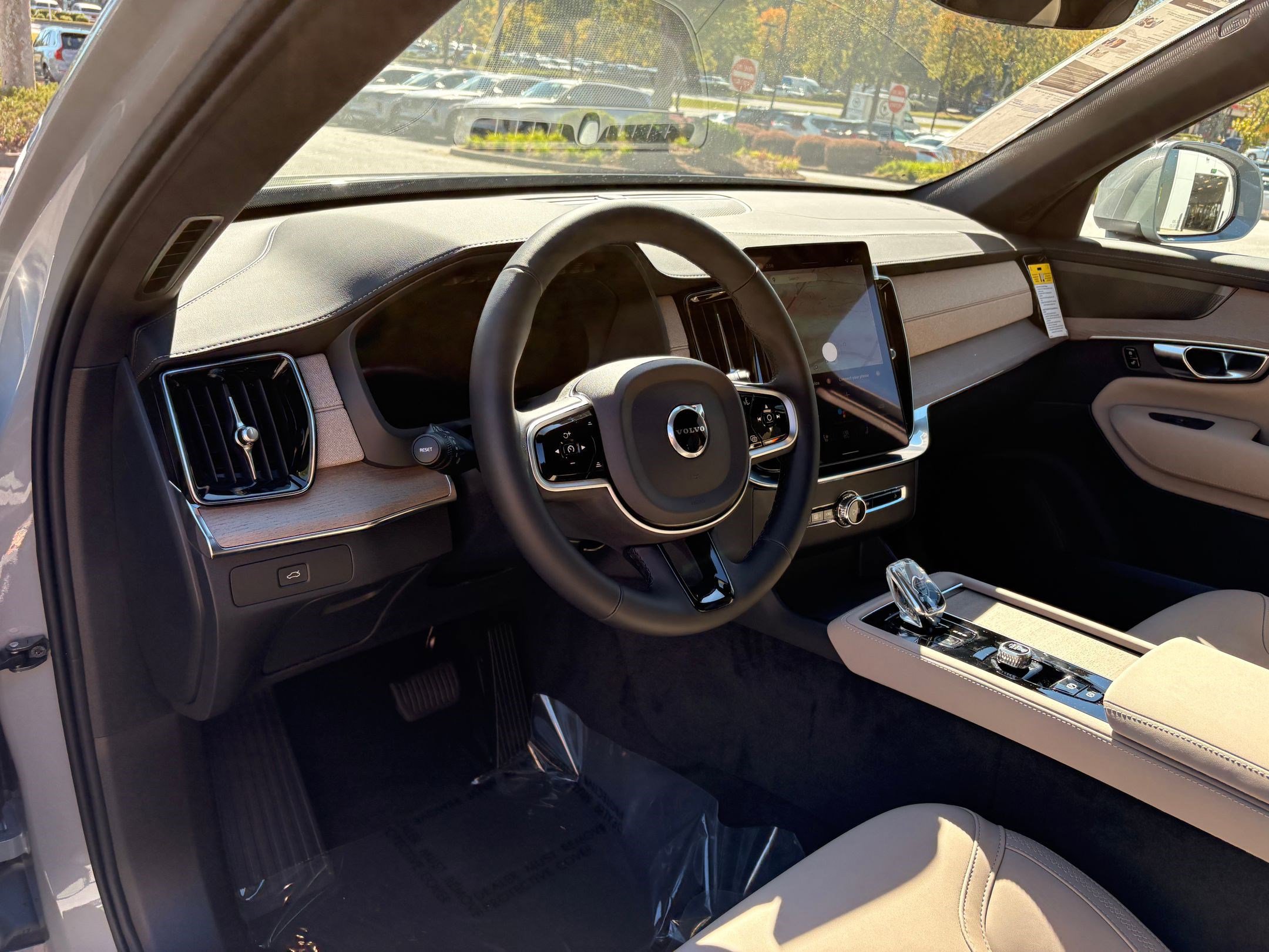 2026 Volvo XC90 Plus AWD photo 4