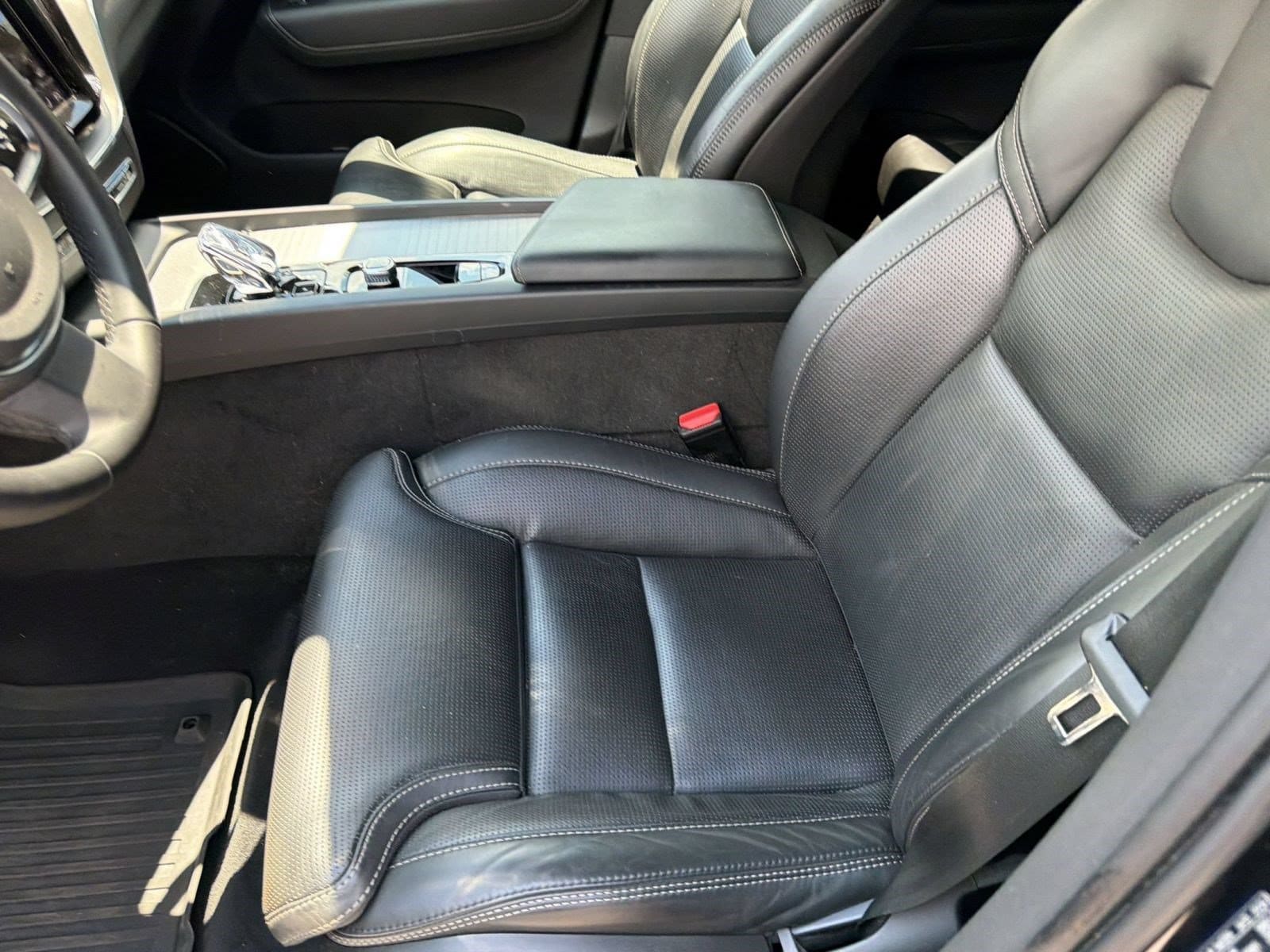 XC60 Recharge Plug-In Hybrid T8 Ultimate Black Edition SUV