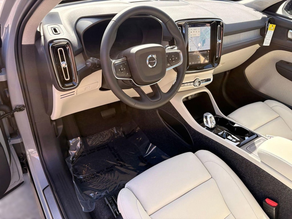 New 2026 Volvo XC40 B4 Plus SUV