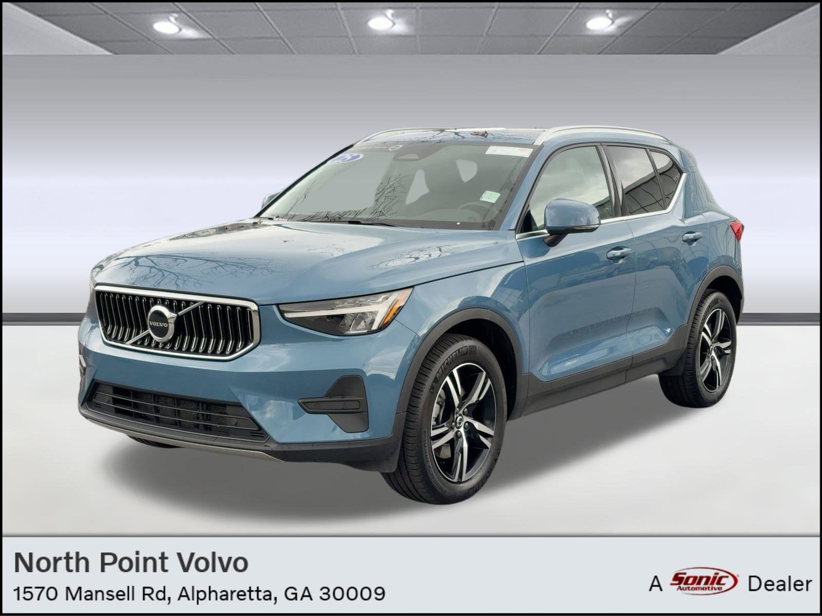 2025 Volvo XC40 Core's photo