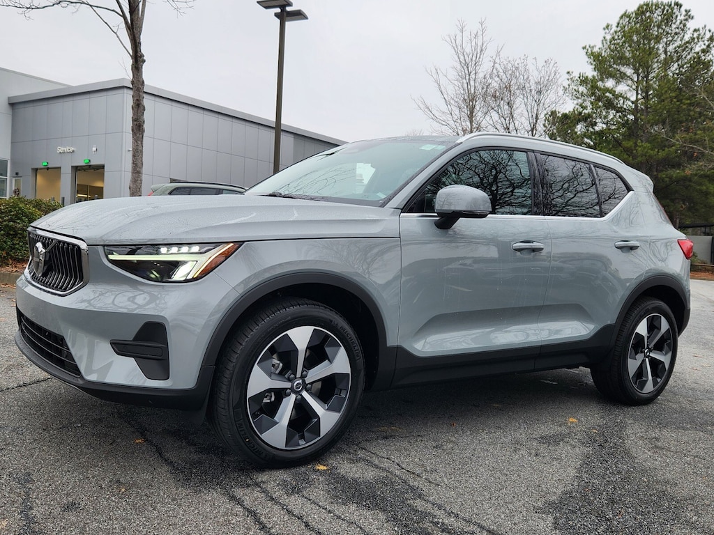 Certified 2025 Volvo XC40 Core Bright Theme B5 AWD Core Bright Theme