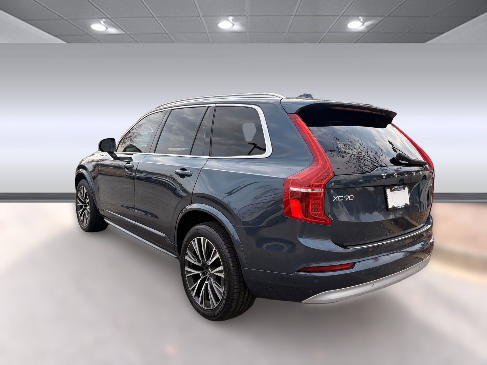 2022 Volvo XC90 T5 Momentum photo 3