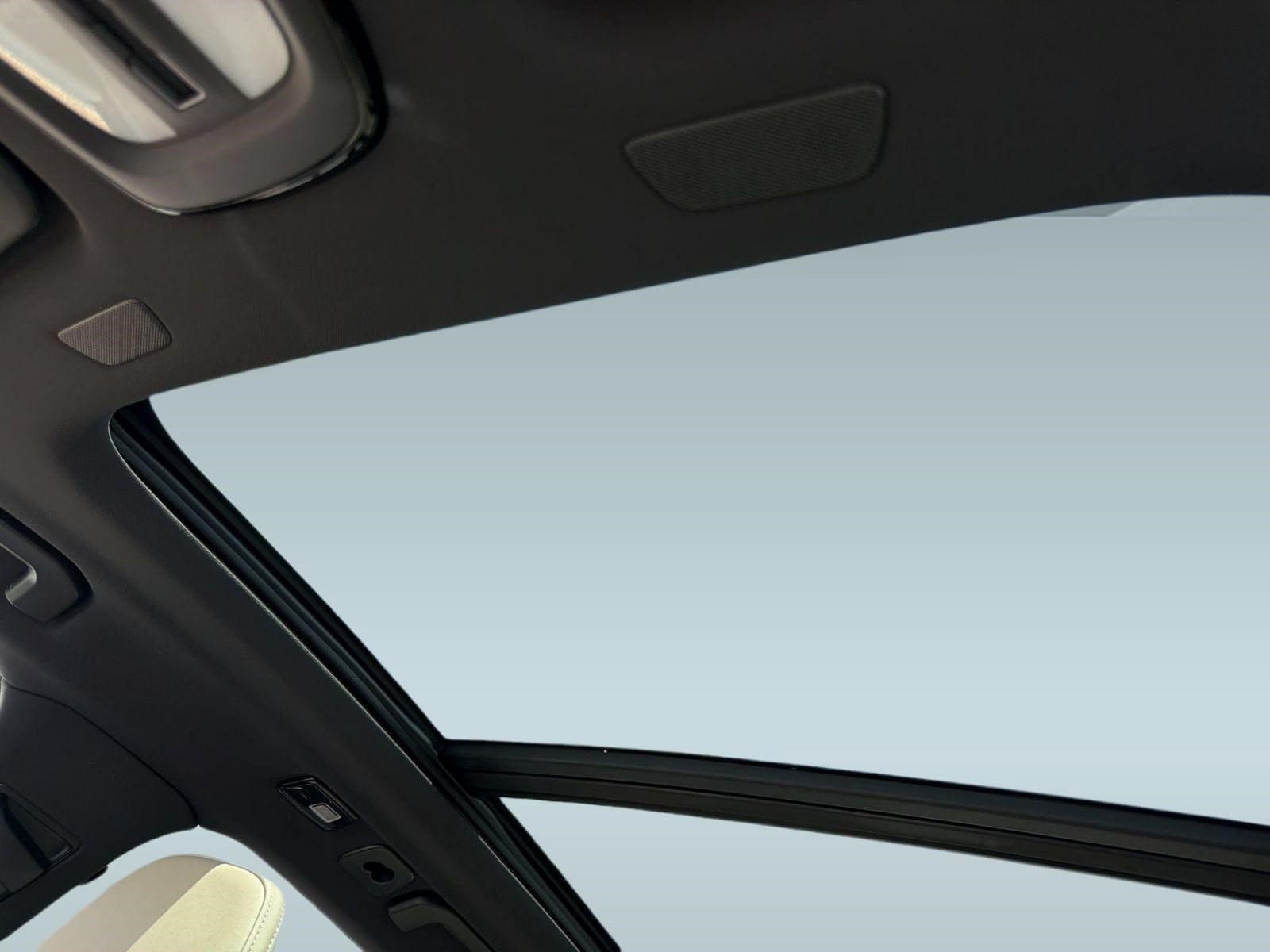 2026 Volvo XC60 Plus - Photo 24