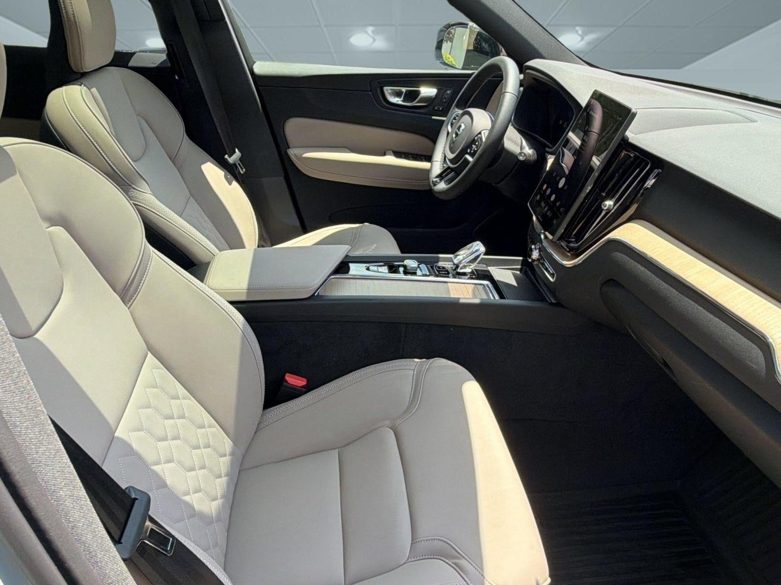 2026 Volvo XC60 Plus - Photo 25