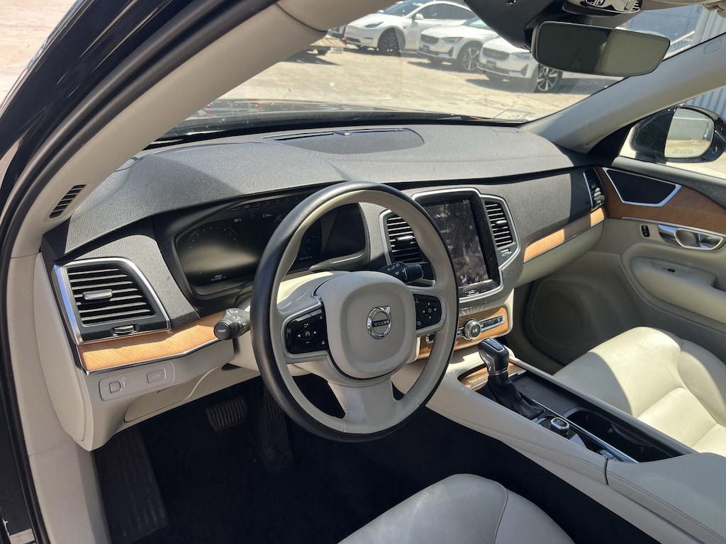 Certified 2022 Volvo XC90 T6 Momentum 7 Passenger T6 AWD Momentum 7P