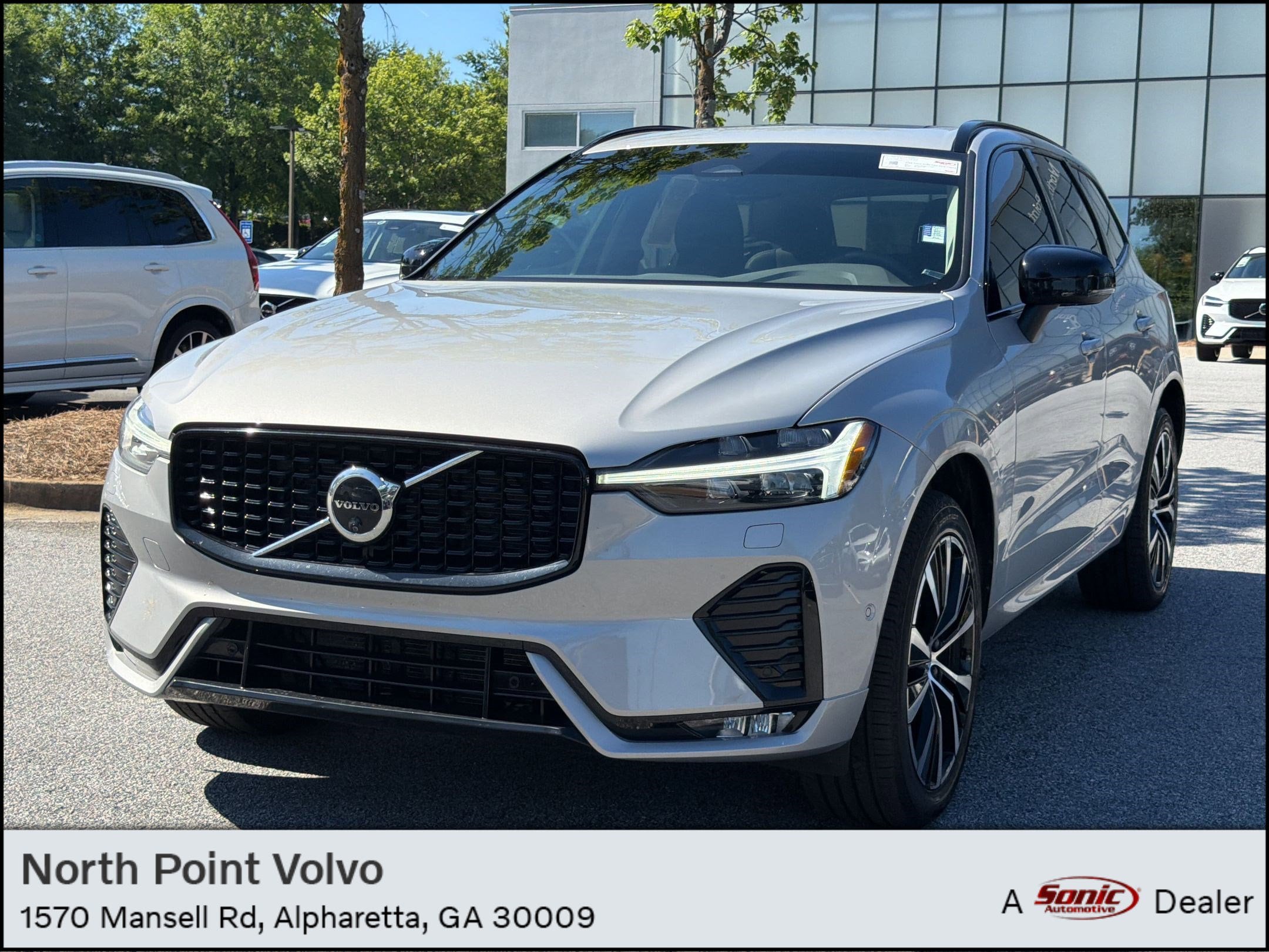 2024 Volvo XC60 B5 Plus Dark Theme AWD's photo