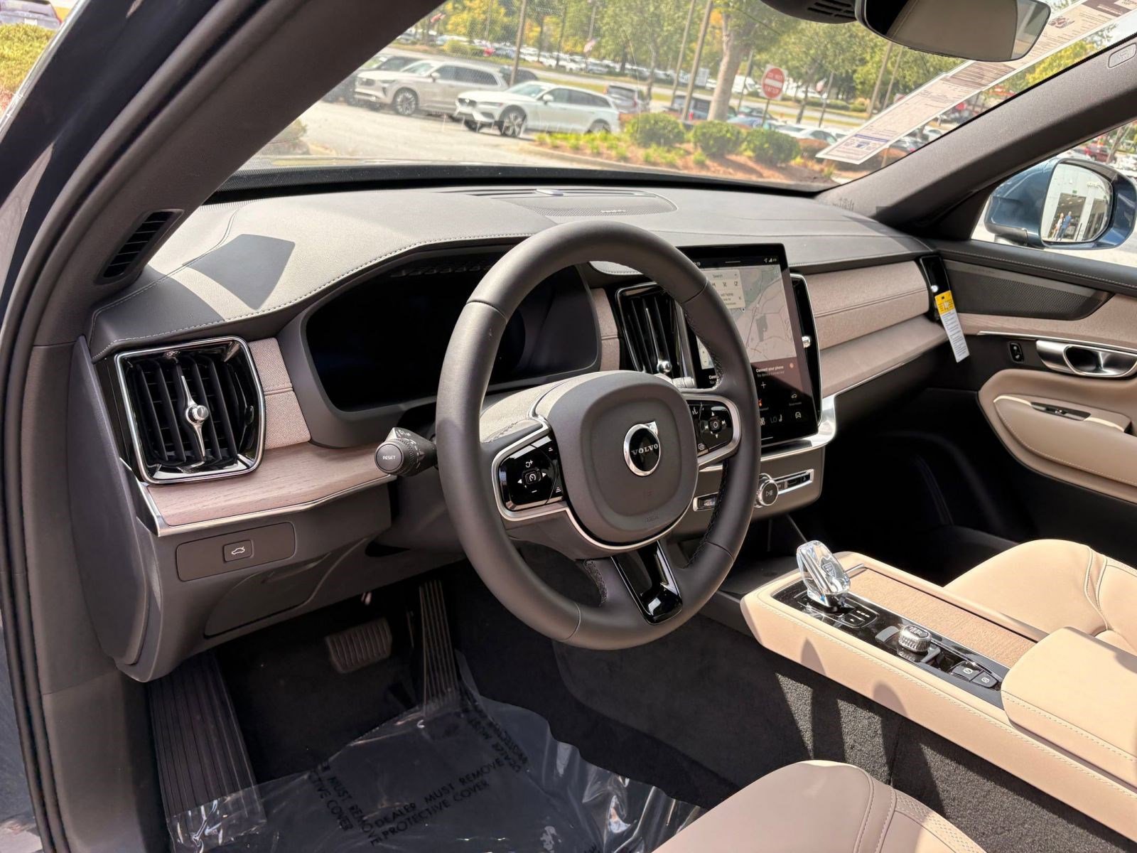 2026 Volvo XC90 Plus photo 3