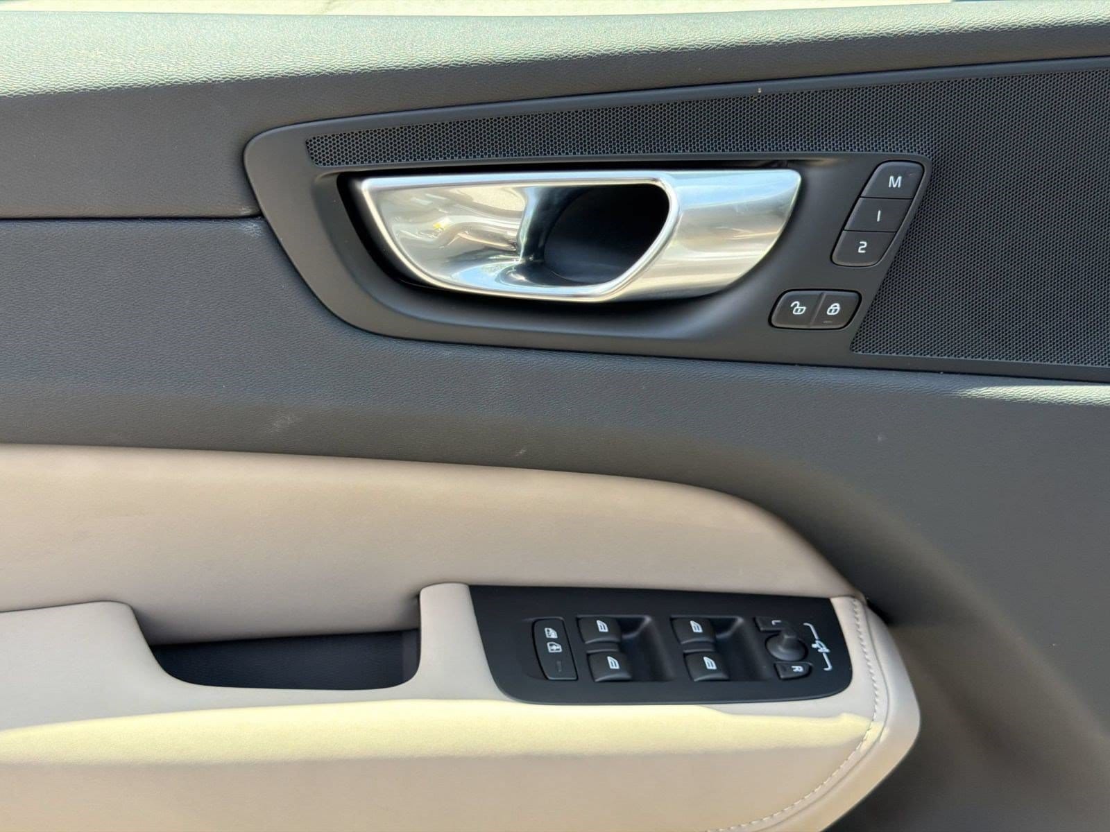 2026 Volvo XC60 Plus - Photo 13