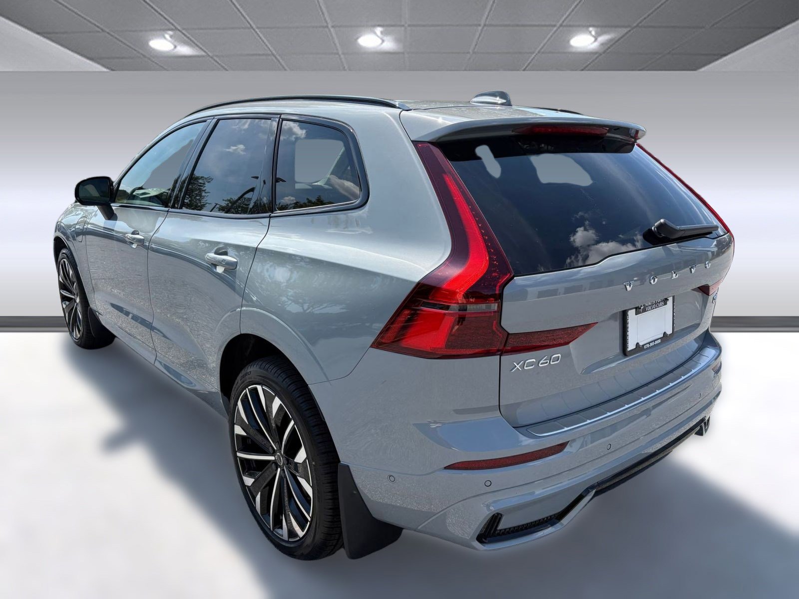 2026 Volvo XC60 T8 photo 3