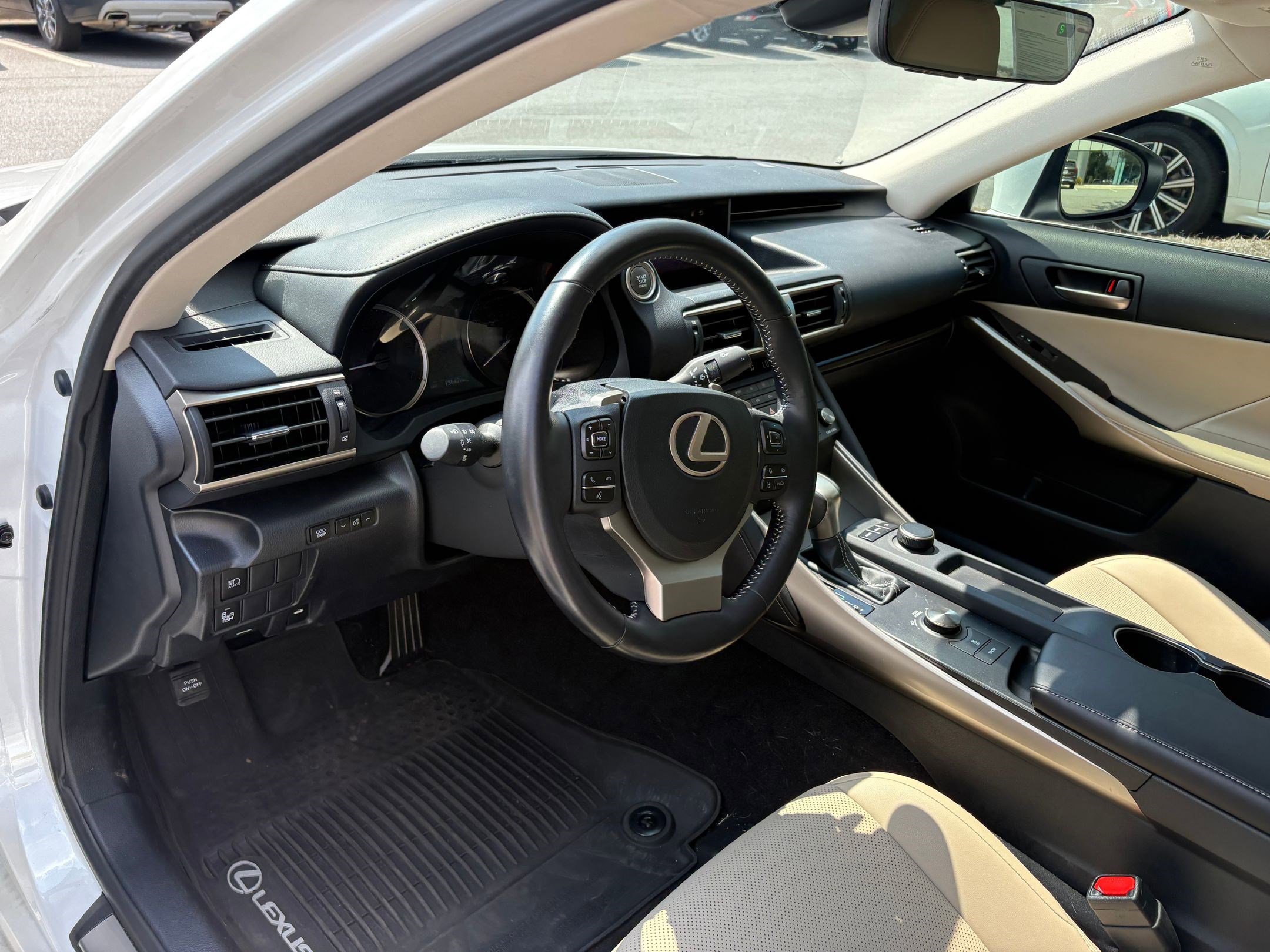 2020 Lexus IS 300 photo 4