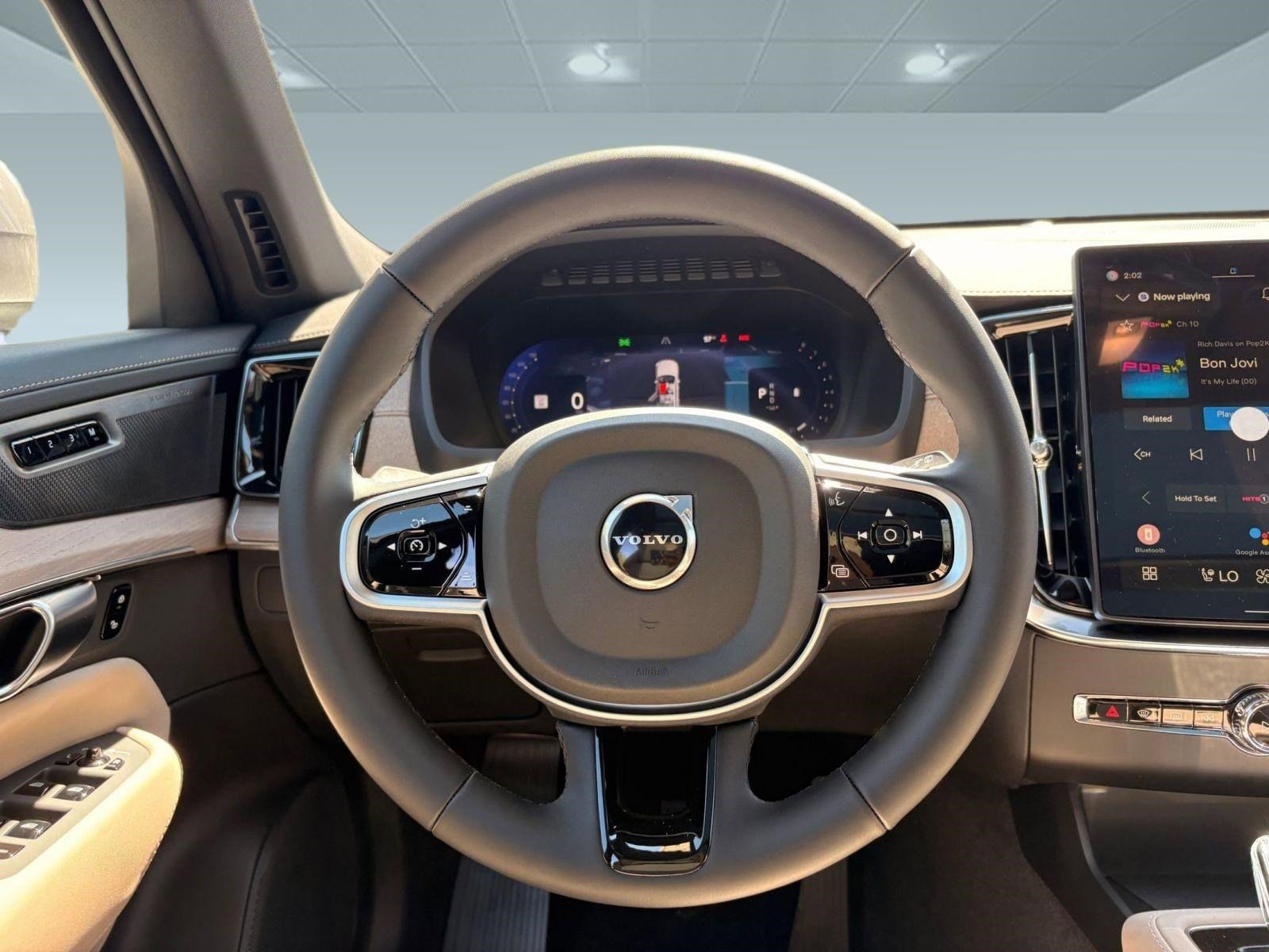 2026 Volvo XC90 Plus - Photo 16