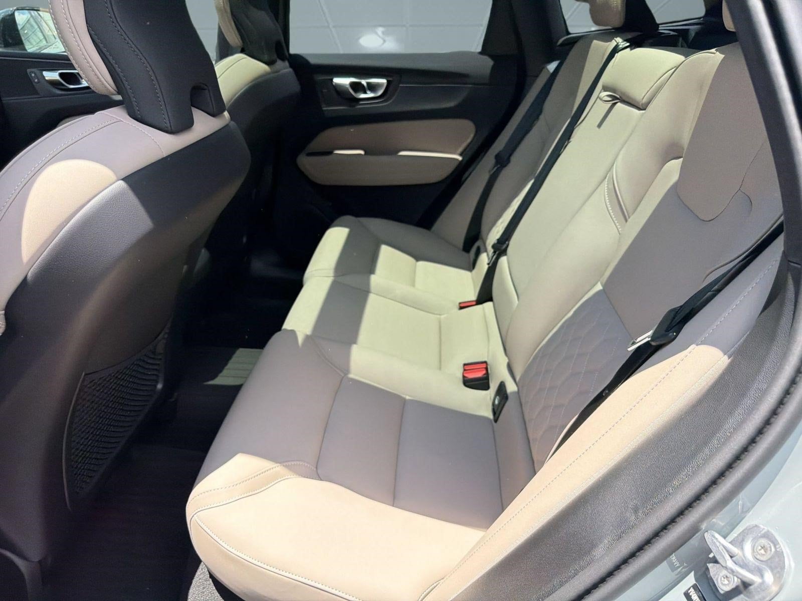 2026 Volvo XC60 Plus - Photo 23