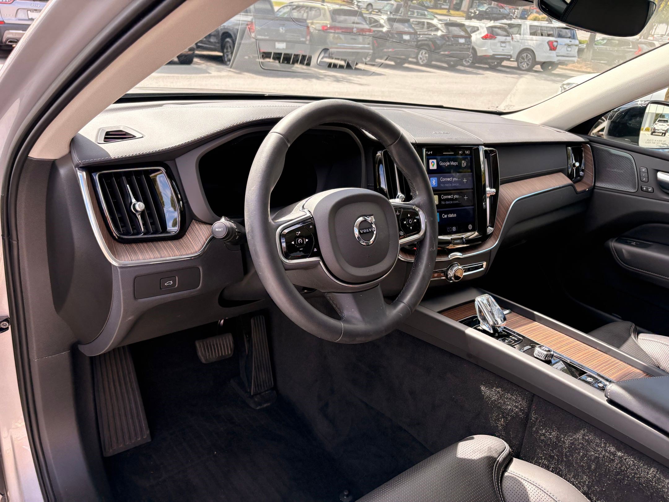 2023 Volvo XC60 B5 Ultimate photo 4