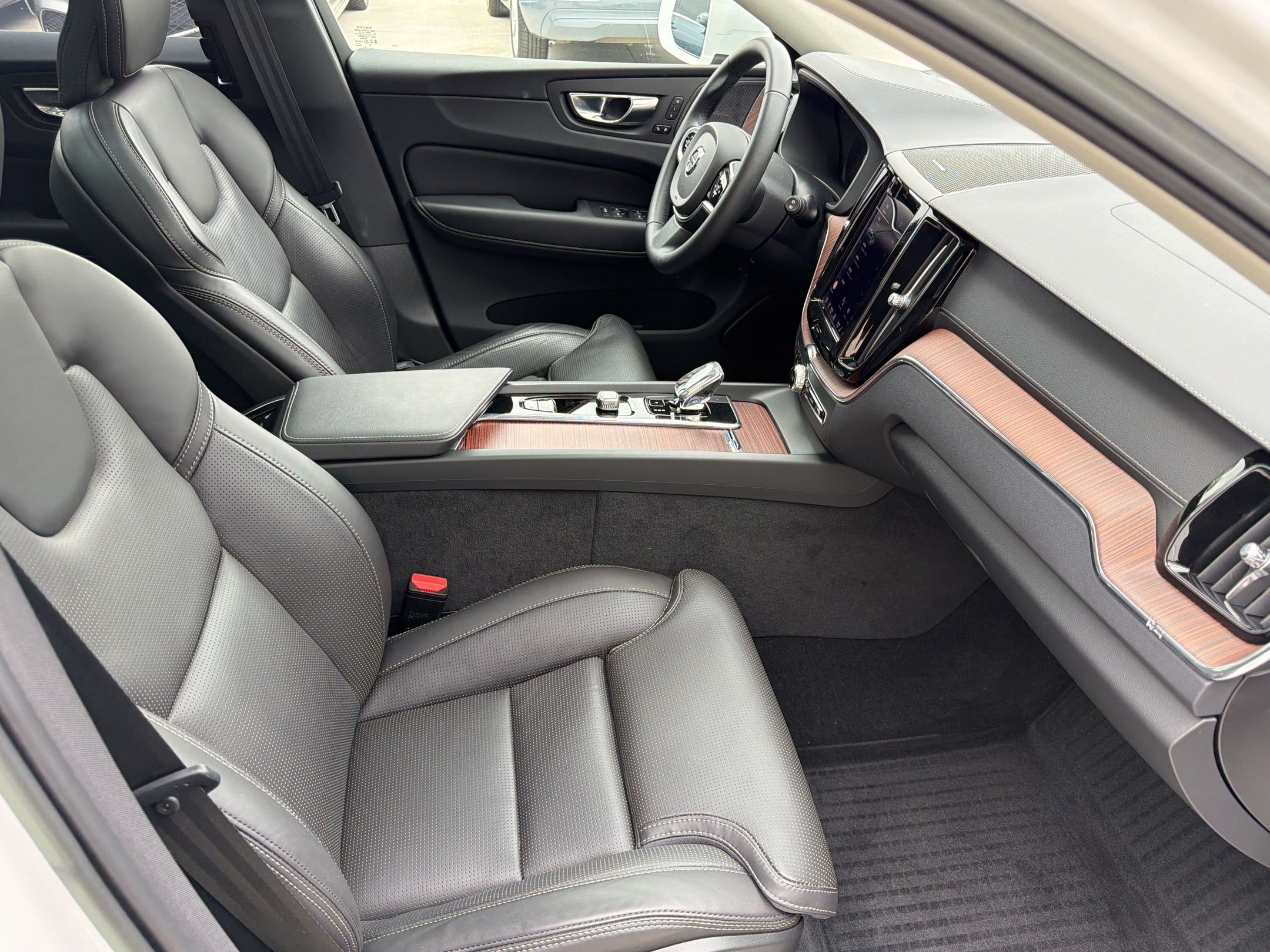 2023 Volvo XC60 Ultimate - Photo 23