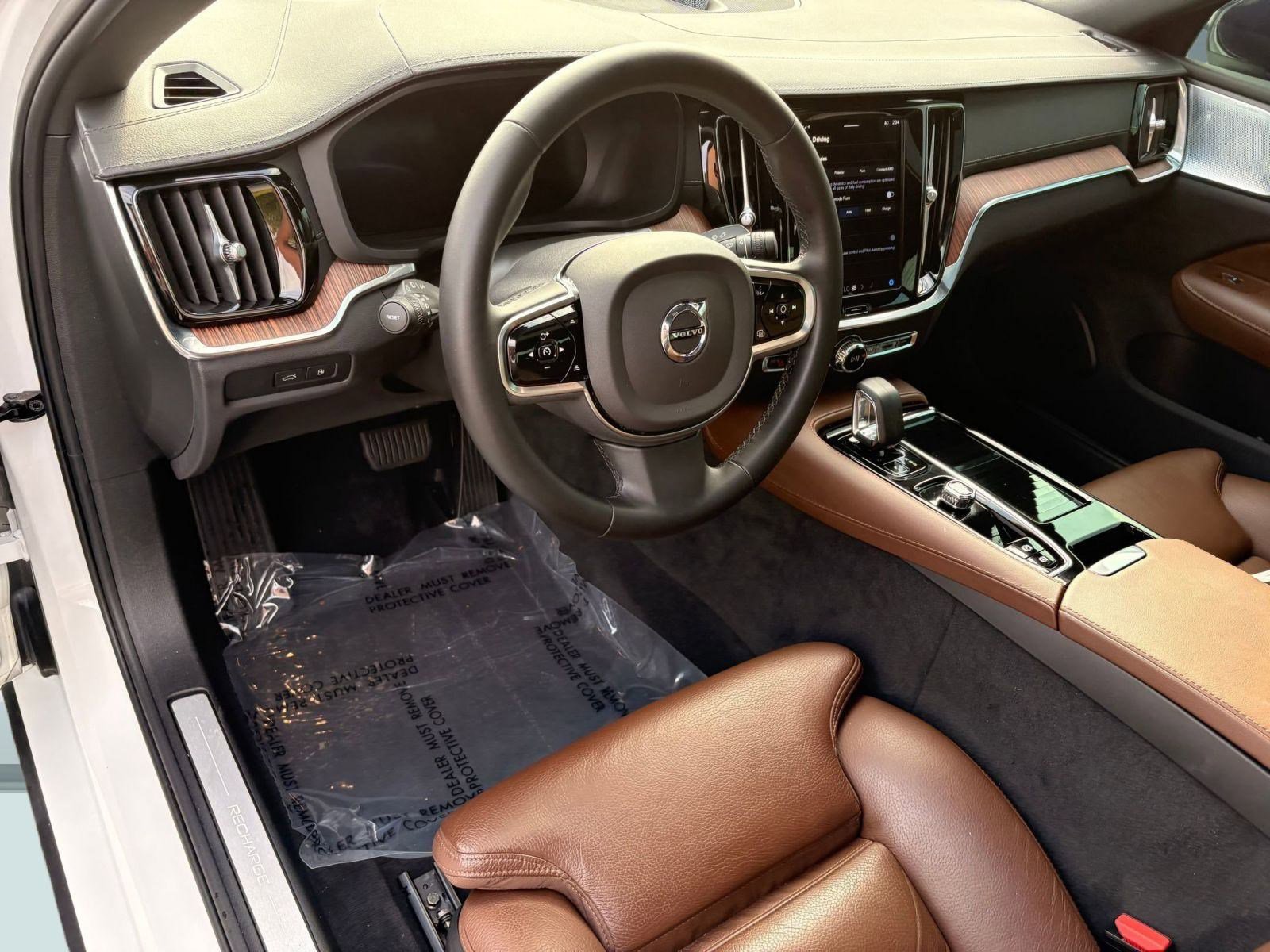 2024 Volvo S60 Recharge T8 Ultimate photo 4