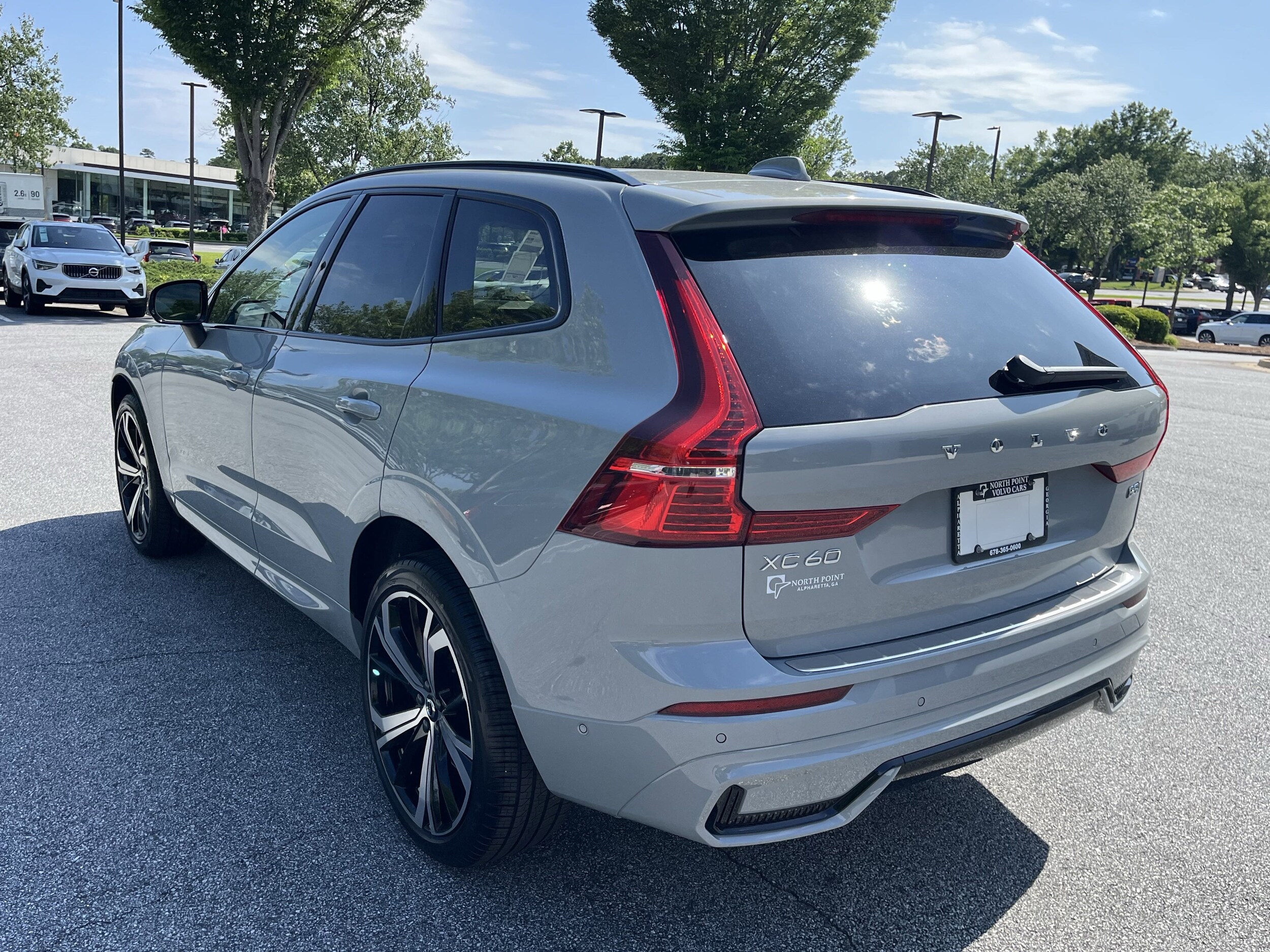 2025 Volvo XC60 B5 photo 3