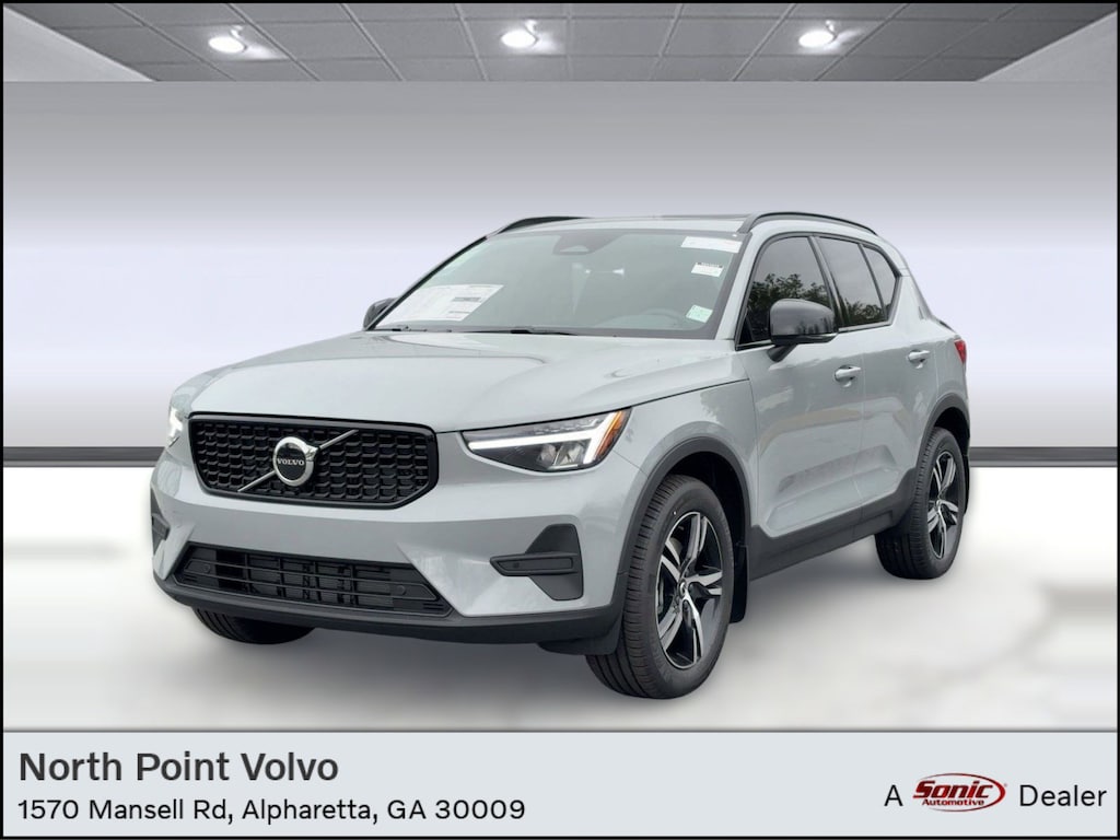New 2026 Volvo XC40 B4 Core SUV