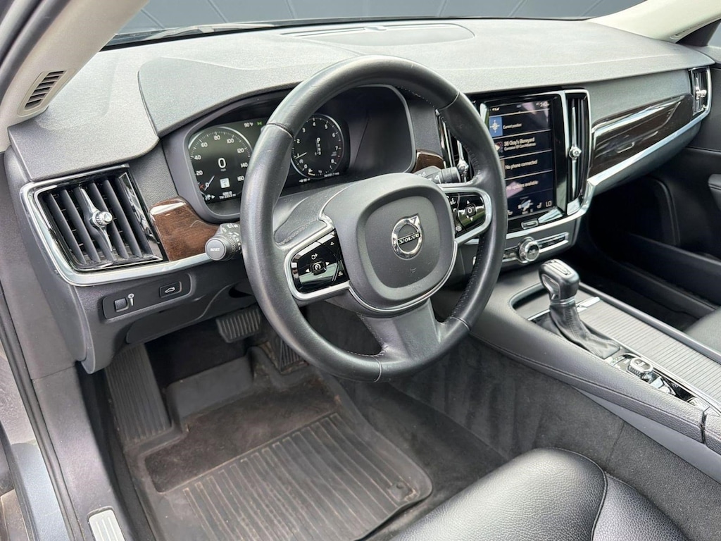 Used 2017 Volvo S90 T6 Momentum Sedan