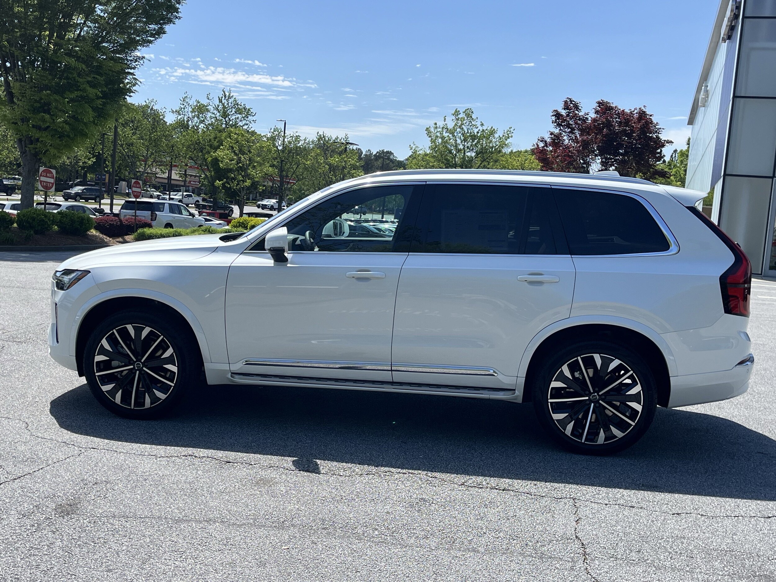 2025 Volvo XC90 Core photo 3