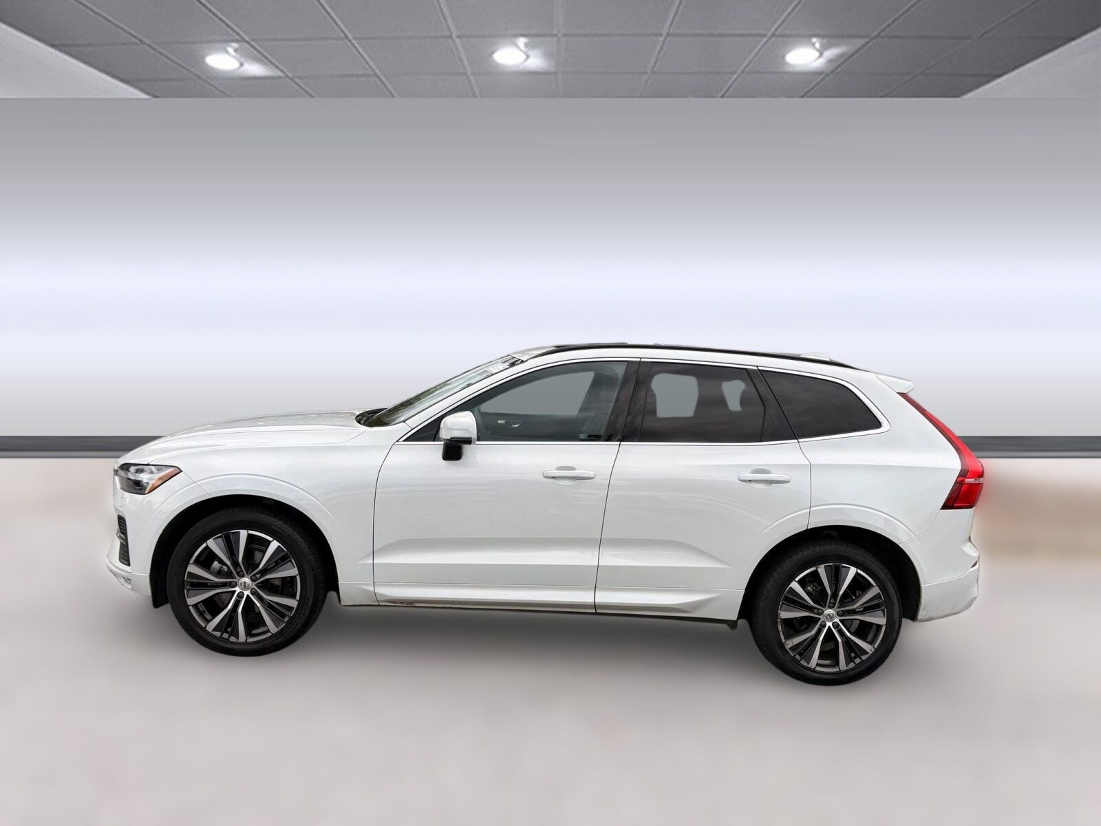 2022 Volvo XC60 B5 Momentum photo 2