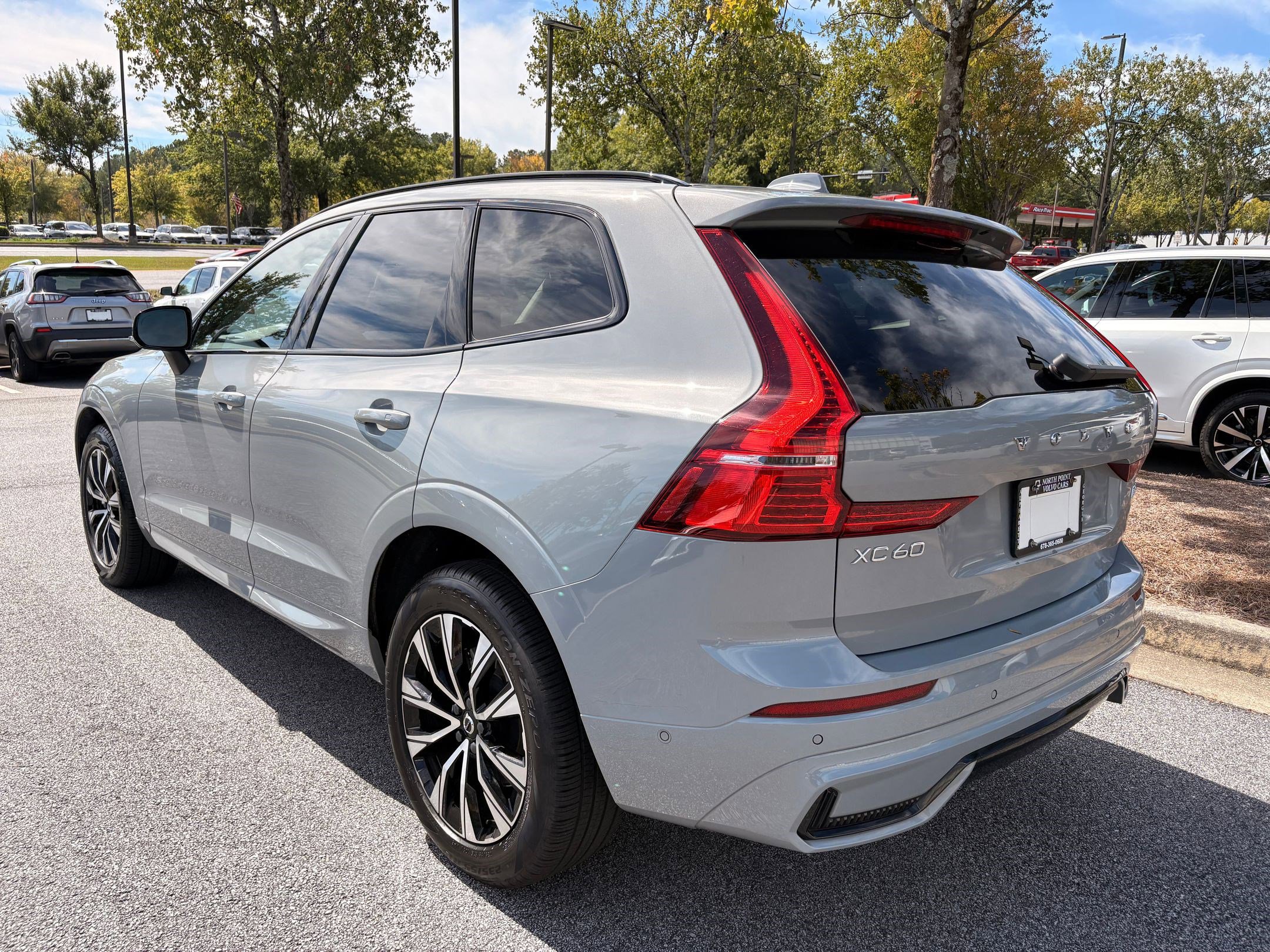 2025 Volvo XC60 B5 Plus photo 3