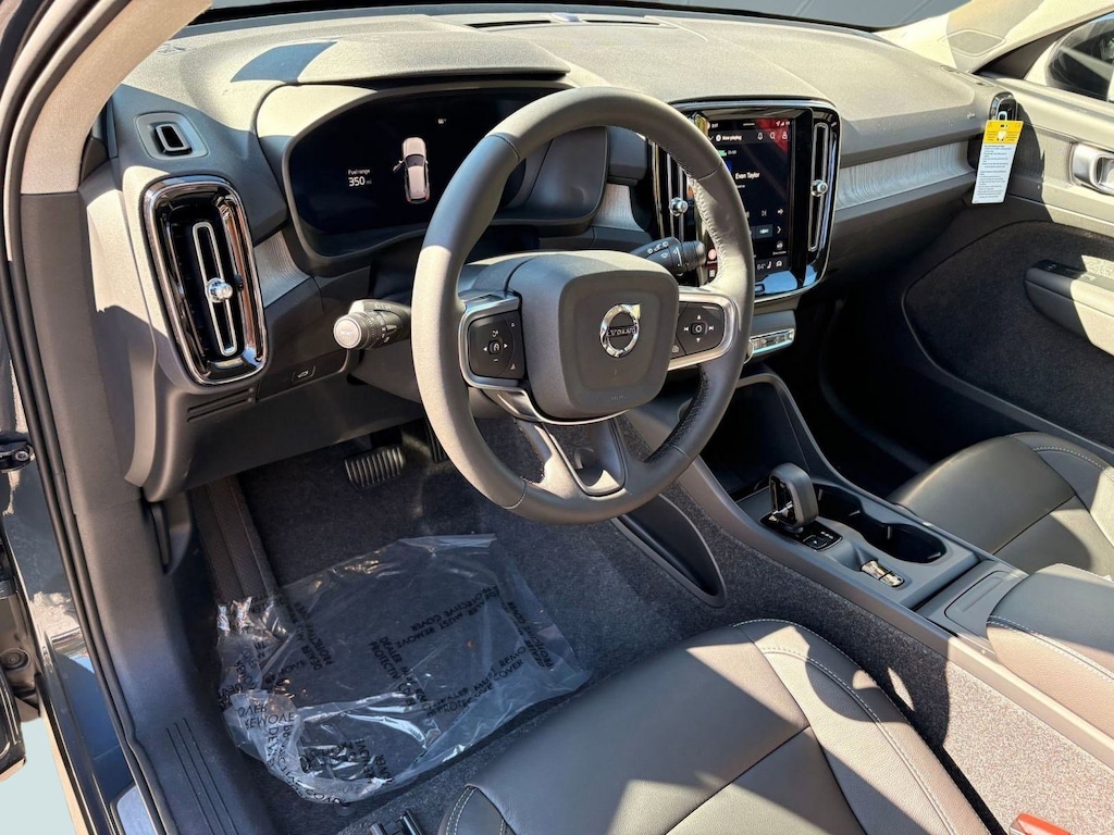 New 2026 Volvo XC40 B5 Core SUV