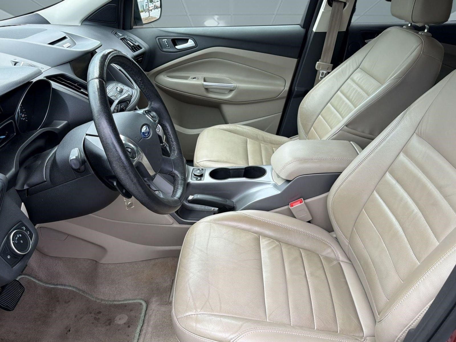 Escape SE SUV