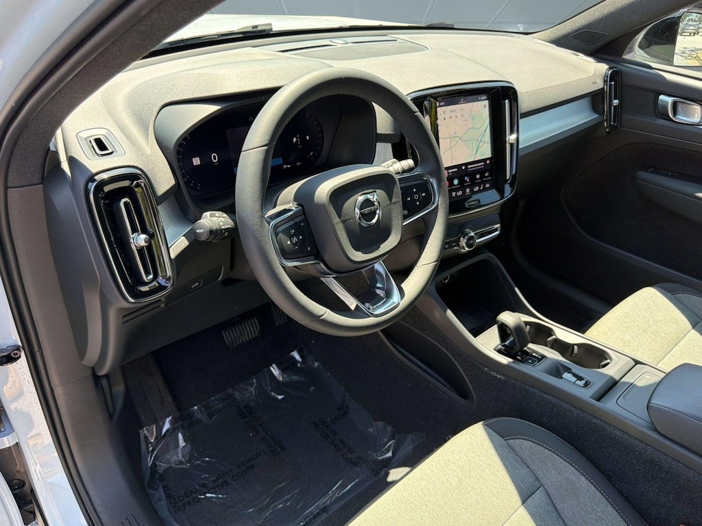 Certified 2024 Volvo XC40 B5 Core SUV