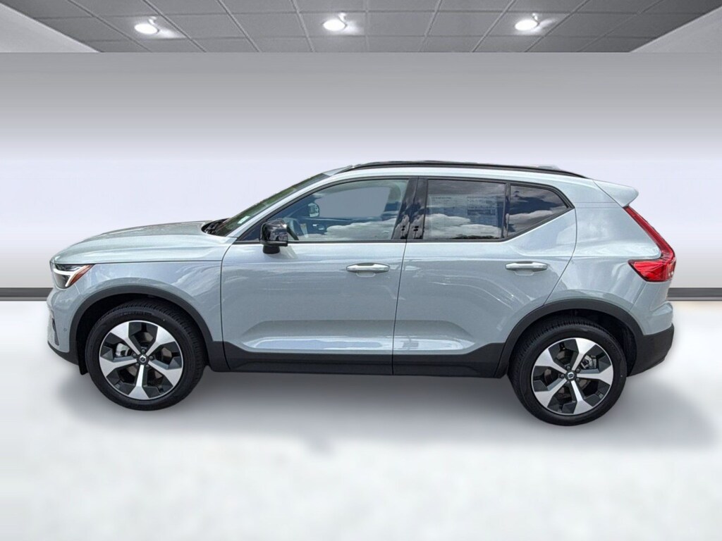 New 2026 Volvo XC40 B5 Plus SUV